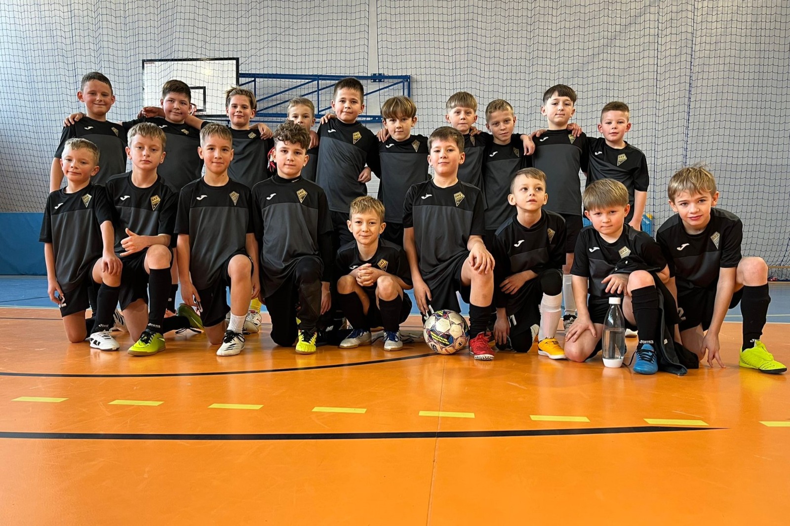 Drużyny U10 oraz U9 rozegrały grę wewnętrzną.